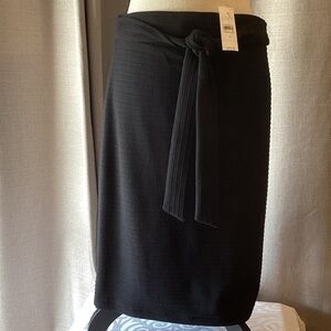LOFT Black Pencil Skirt with removable Tie-Waist, size medium.
